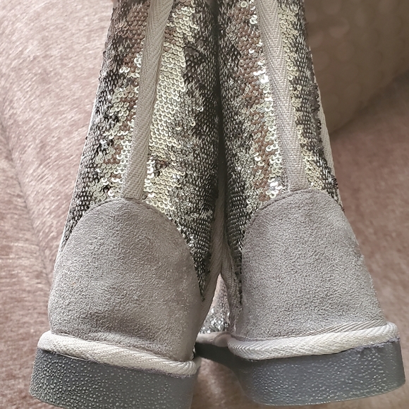 Boots - Picture 4 of 8